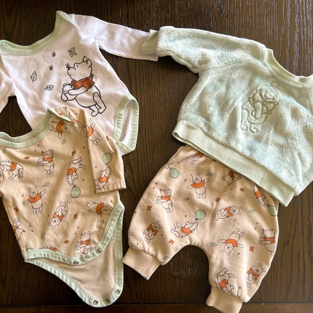 Disney Baby Unisex 4-piece set - NWOT